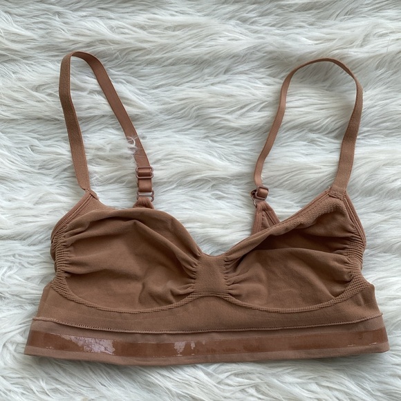 SKIMS | Seamless Sculpt Bralette - Picture 9 of 9